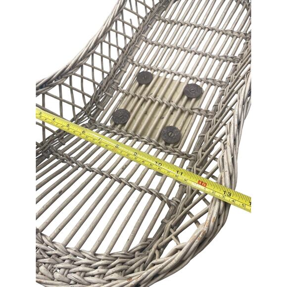 Antique WICKER Infant Baby Scale Metal With Original BASKET Shabby Chic Nursery - Picture 15 of 16